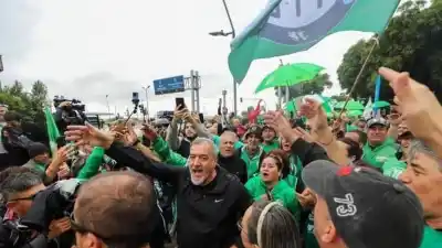 El plan de Sturzenegger que tiene en alerta a los estatales: ¿qué se trae entre manos?