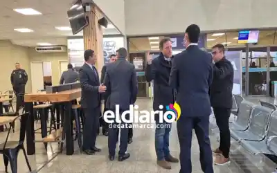 Aterrizó en Catamarca el avión con funcionarios de Milei y el gobernador santiagueño: ¿qué vendrán a firmar?