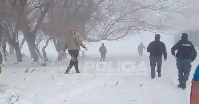 El operativo que desafió la nieve para rescatar a un adulto mayor en El Salitral