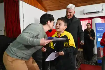 El emotivo momento en que cinco familias de Justo Daract cumplieron el sueño de la escritura