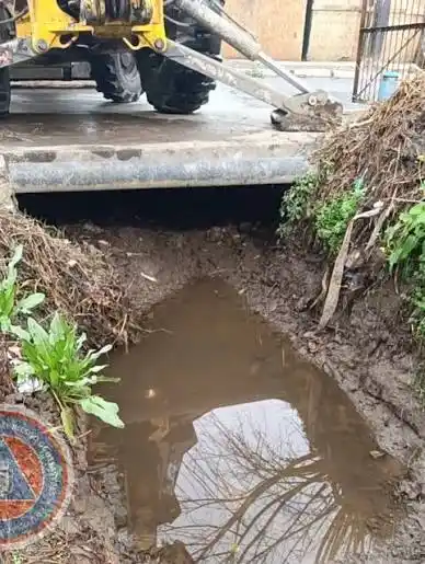Preocupación en Laguna Larga: qué están haciendo con los canales de calle Isidoro