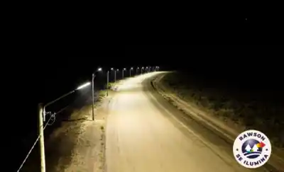 El acceso a Cangrejales I estrena luces LED: 25 postes que transforman la entrada