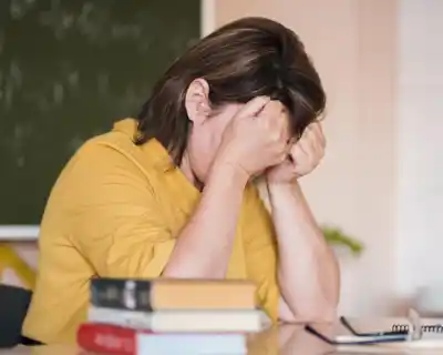 Hostigamiento laboral: la Justicia le ordenó al juez que escuche a la docente