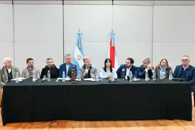 Frigerio blindó su gestión: les pidió a sus 400 funcionarios salir a pelear por las reformas