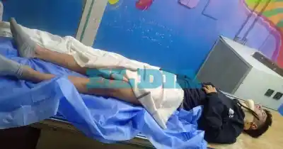 Un nene de 13 años fue atropellado en Los Hornos y el conductor se fugó dejándolo tirado