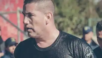 Un subcomisario de 44 años perdió su batalla contra el cáncer y la policía lo despidió con honores