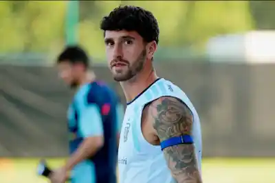 El gesto de Senesi que emocionó a un campeón del mundo en su regreso al Tottenham