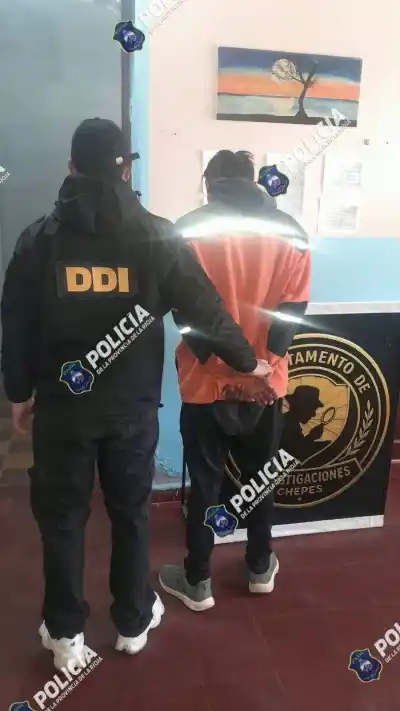 El detalle que delató al sospechoso: lo atraparon por el jean y las zapatillas que usó en el robo