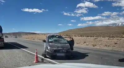Impactante choque en la ruta 51: dos vehículos destrozados y cuatro heridos
