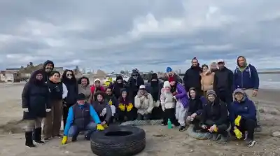 Vecinos de Kilómetro 5 removieron 5.000 litros de basura de la playa y lo que hallaron sorprendió a todos