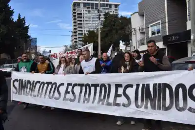 Adelanto del 15%: los gremios estatales presionan a Poggi con números que preocupan