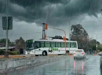 Intensas lluvias en el sur tucumano: el transporte interurbano se detiene ante el avance del agua