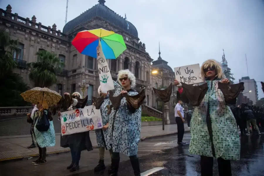 900x600_lluvia-no-detuvo-tucumanas-marcharon-calles-tucuman-1127530-201239.webp