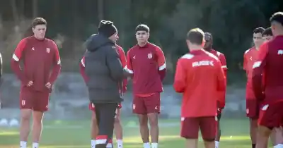 El Cacique Medina define la lista para el clásico: dos regresos que ilusionan a Estudiantes