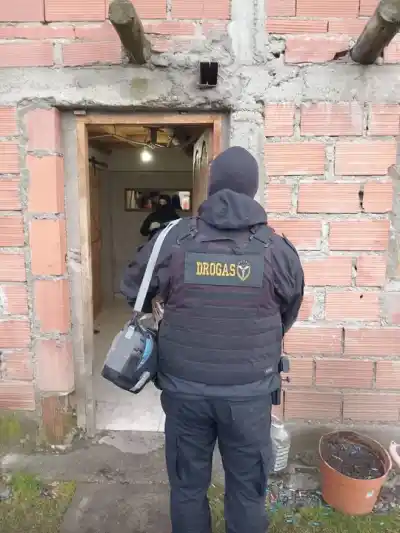 Cayó un punto de venta de drogas que operaba con delivery en Esquel