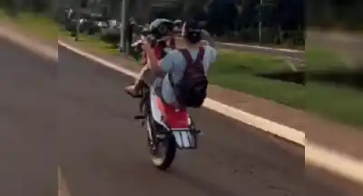 Tenía videos haciendo 'willy' y un vecino lo denunció: allanaron su casa y le secuestraron la moto