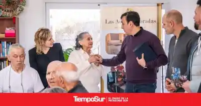 48 años abriendo su negocio a las 9: la emotiva distinción a una histórica comerciante de Río Gallegos