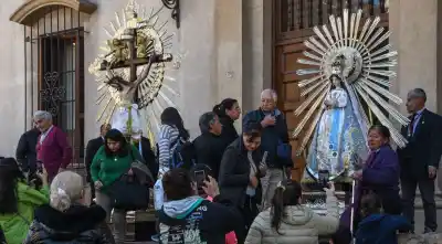 El Milagro toca las puertas de los barrios más humildes de Salta