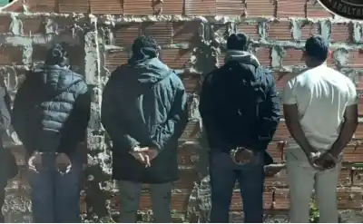 Sacó un arma, apuntó a la Policía y terminó detenido junto a otros tres en Molina Punta