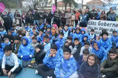 El pedido de un niño que conmovió al gobernador: Villa Libertad tendrá su microestadio