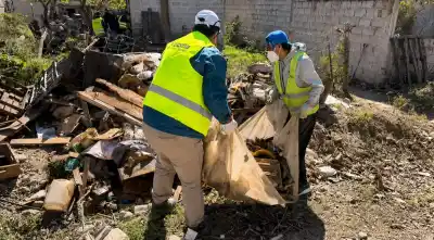 El drama oculto tras una casa repleta de basura en Juan Manuel de Rosas
