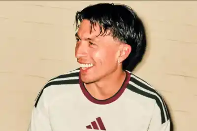 El entrerriano Lisandro Martínez, la cara elegida por el Manchester United para su nueva camiseta