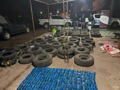 Impactante hallazgo en la Ruta 95: secuestraron 152 kilos de coca y una montaña de mercadería sin aval aduanero