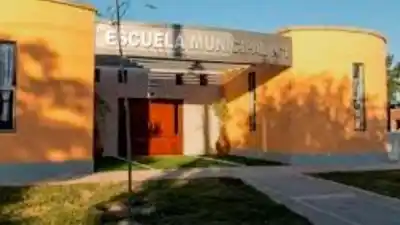 Cambios en La Banda: Una escuela municipal anuncia clases virtuales y jardines suspenden actividades
