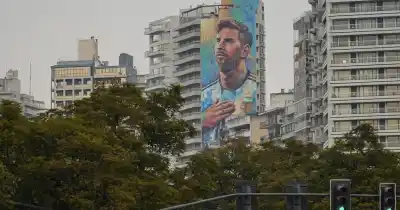 Sábado gris en Rosario: lloviznas y frío que no dan tregua