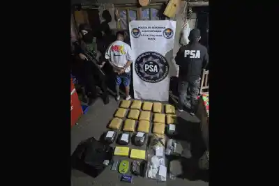 Intentó esconderse bajo una cama y terminó detenido: la pareja que cayó con 23 kilos de droga en Salta