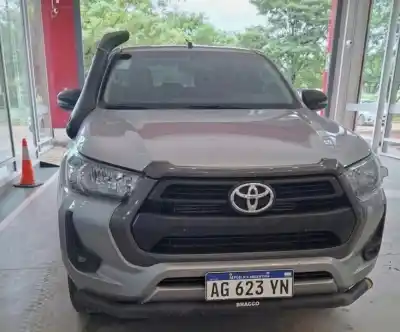 Cuatro delincuentes maniataron a un empleado y escaparon con una camioneta en Salvador Mazza