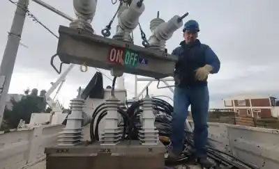 Zona norte sin luz: instalan un nuevo reconectador y hay un detalle que preocupa