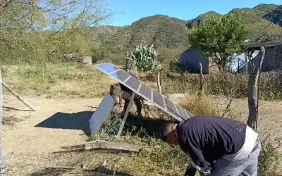 El pozo que abastece a 20 familias y una escuela rural ahora funciona con energía solar