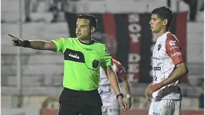 El árbitro que nunca vio perder a Colón: el dato que ilusiona a los sabaleros