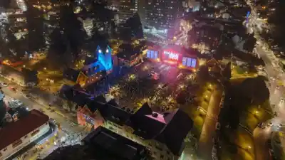 La Fiesta de la Nieve desborda Bariloche: ocupación casi total y 600 esquiadores en la Bajada de Antorchas