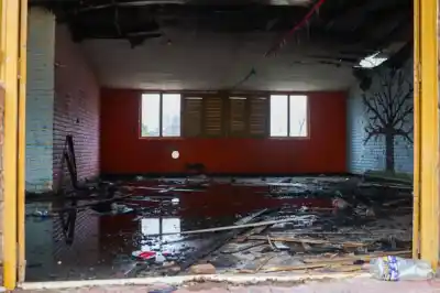 El ex hogar Alfonsina Storni quedó en ruinas: incendio, basura y vandalismo