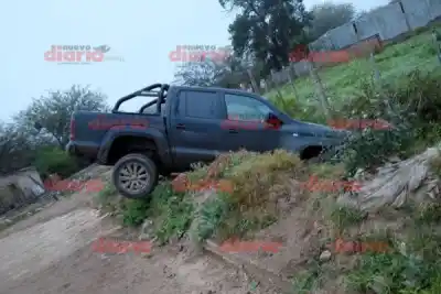 Se metió con su camioneta en una acequia y el insólito motivo que maneja la policía