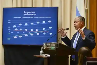 El plan de Figueroa para que Vaca Muerta pague rutas, becas y empleo en Neuquén