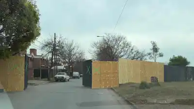 Alto Padilla en alerta: los vecinos denuncian vallados que invaden sus casas por el recital