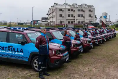 Lanús blinda su seguridad: 20 camionetas Jeep para la nueva Patrulla de Ordenamiento Urbano