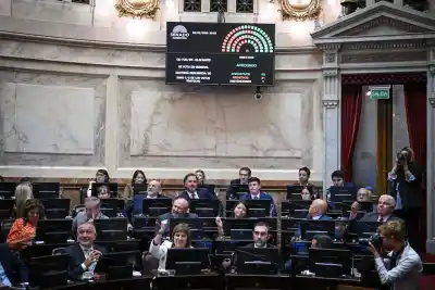 Cambio sorpresa en el Senado: un economista cercano a Milei toma el mando de una comisión clave