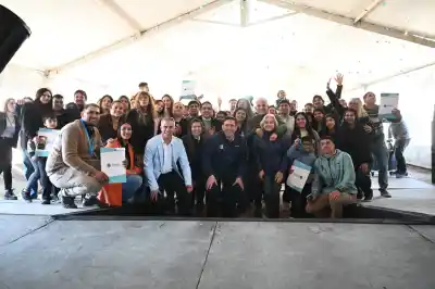 El gobernador Poggi entregó 20 llaves en La Toma y ya proyecta otro barrio: ¿cuándo será el sorteo?