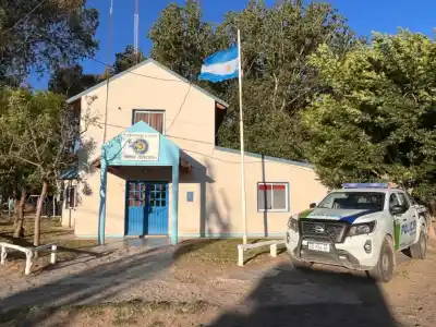 Robó una garrafa, escapó en bicicleta y una vecina lo delató: fue detenido en Roca