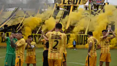 El estadio explotó: así vivió Mitre la previa del clásico ante Güemes