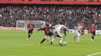 El golpe final: Patronato se va al descanso en desventaja en Santa Fe