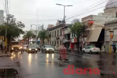 ¿Se viene un cambio de tiempo? La humedad vuelve a Santiago con lluvias y un marcado descenso de temperatura