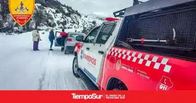 Nieve en la Ruta 41: rescate de un auto con cuatro ocupantes en El Chaltén
