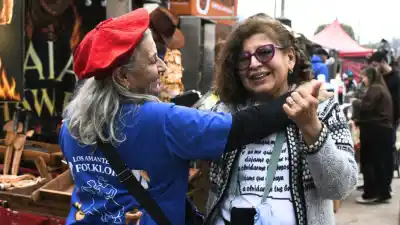 El folklore volvió a encender La Banda: la Fiesta de la Abuela Carabajal reunió a miles en el solar de Los Lagos