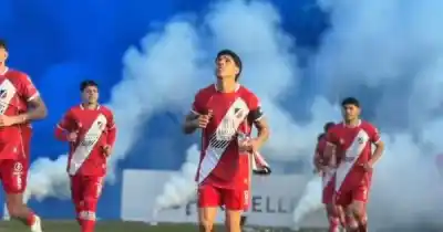 Silbatina ensordecedora: así vivió Enzo Pérez su regreso al Feliciano Gambarte
