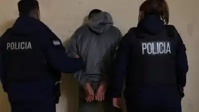 Intentó escapar de la policía y escondía un DNI que reveló un oscuro secreto
